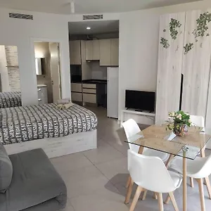 Apartamento Nuevo Estudio Con Parking Gratis, Málaga
